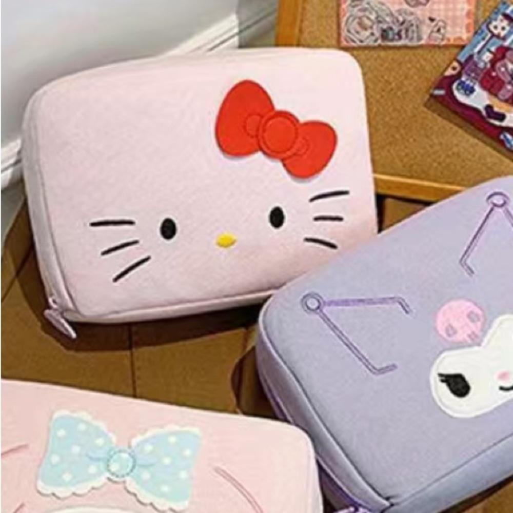 Hello Kitty Makeup/Storage Bag - Picture 4 of 5